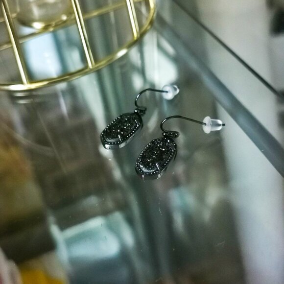 Kendra Scott LEE Black Drusy Gunmetal Earrings - Picture 2 of 3